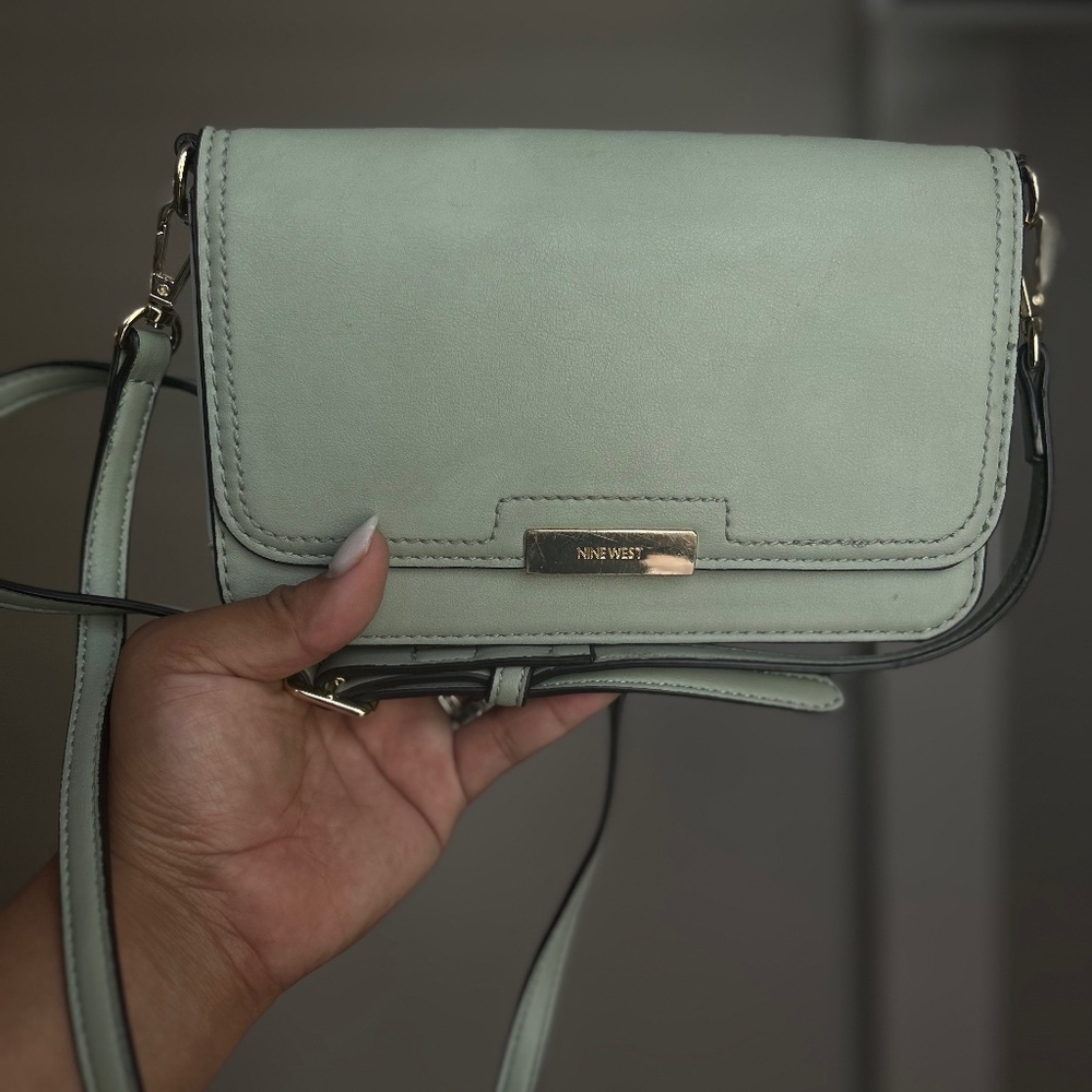 **🌿 “Chic on the Go” Mint Nine West Clutch 🌿**